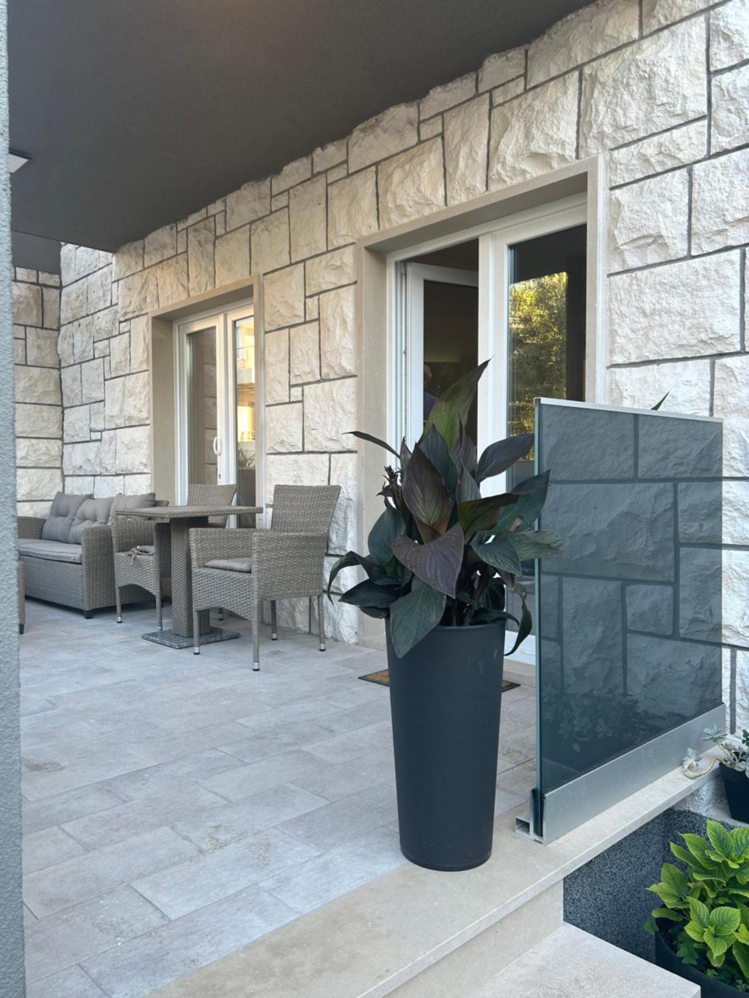 Delfa Luxe Apartament *